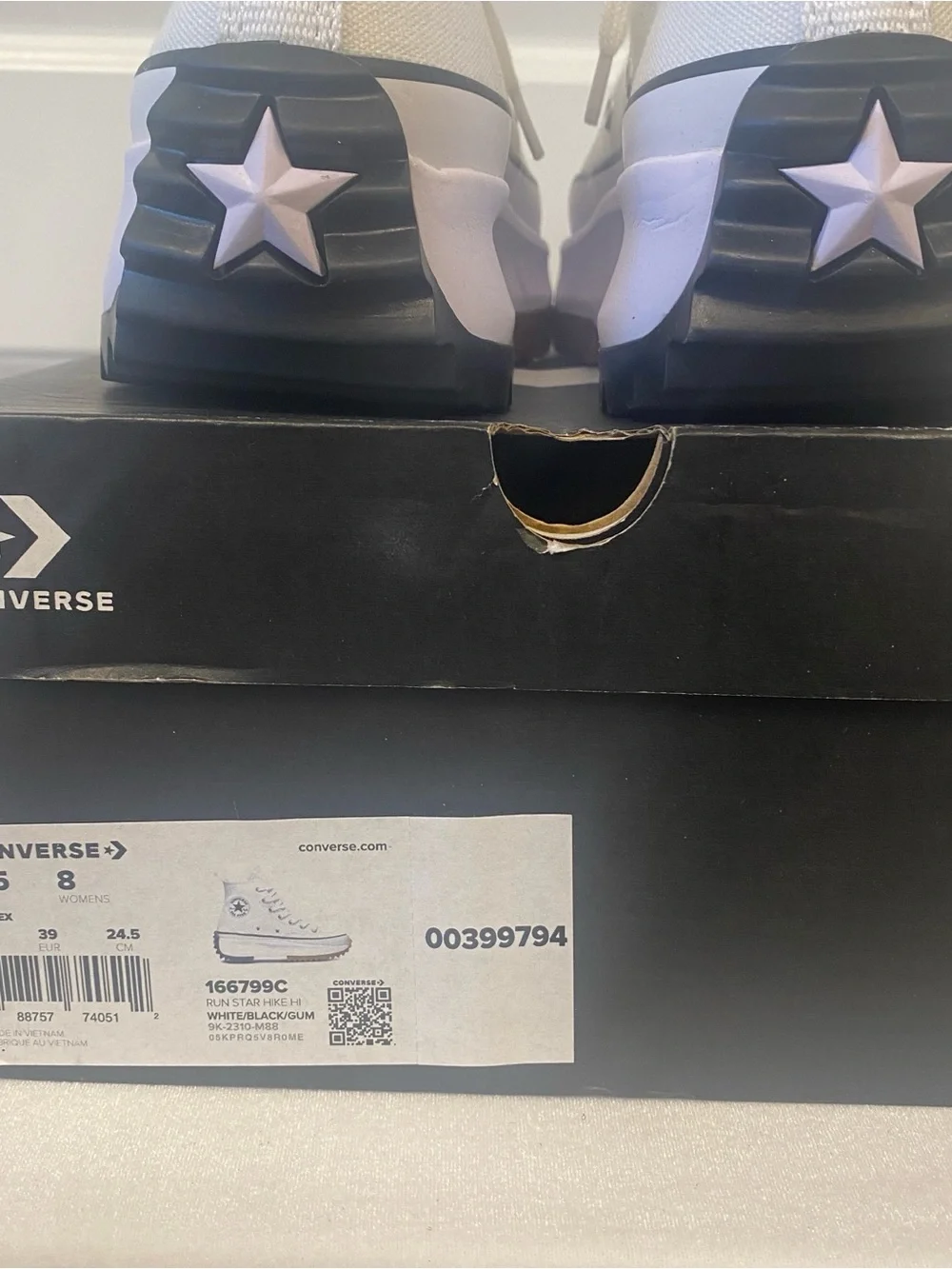 CONVERSE RUN STAR HIKE PLATFORM NEW IN BOX!  HI TOP, WHITE, WOMENS 8
